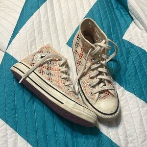 Woman’s converse, size 7, colorful